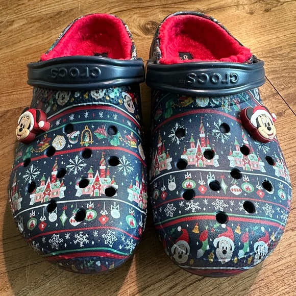 CROCS Shoes - 2020 Disney Parks Holiday Themed Sherpa Lined Crocs. W/10 or M/8. EUC
